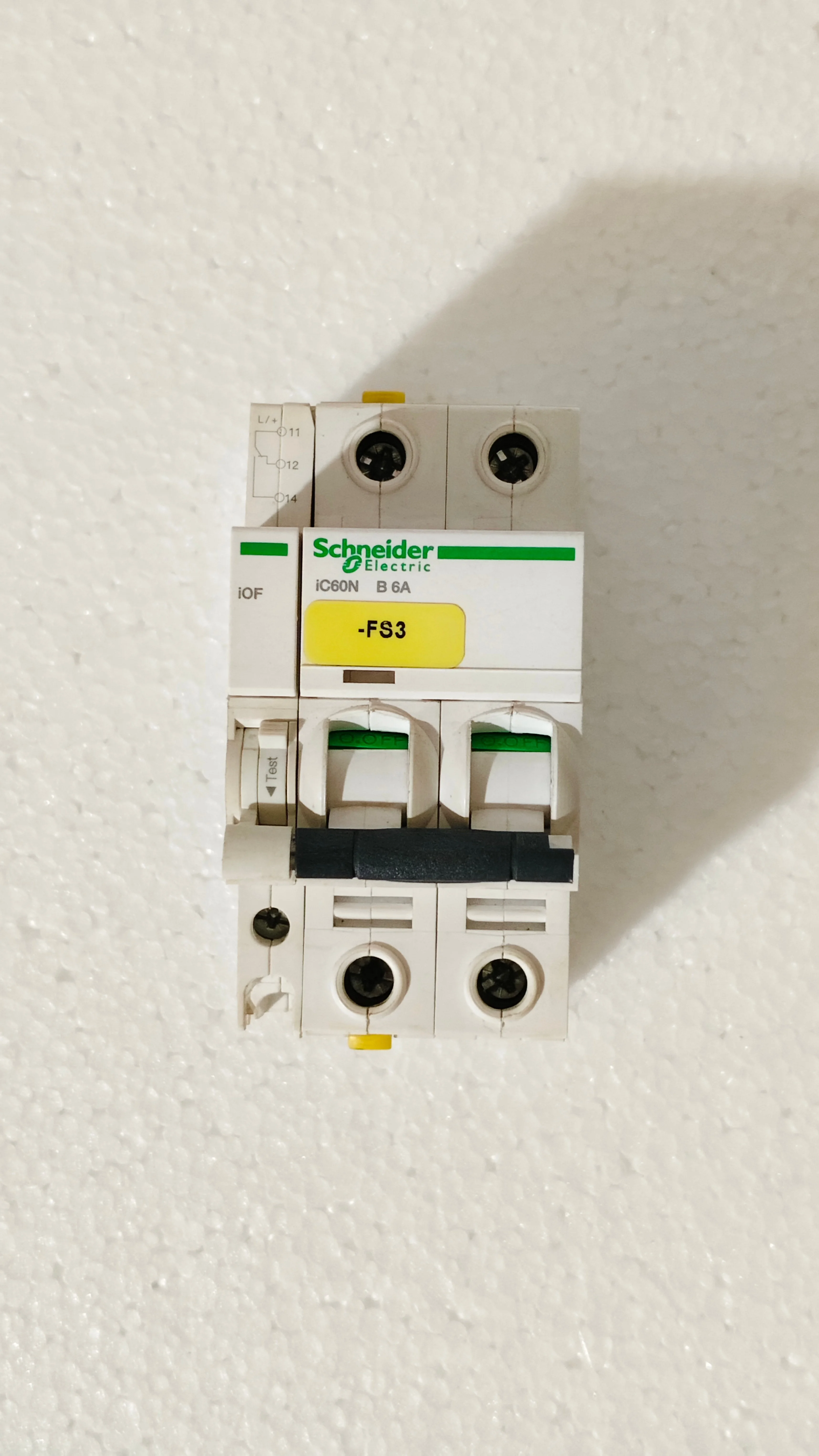 schneider ic60n b 6a / IC60N B 6A Miniature Circuit Breaker Lot of 09 Pcs