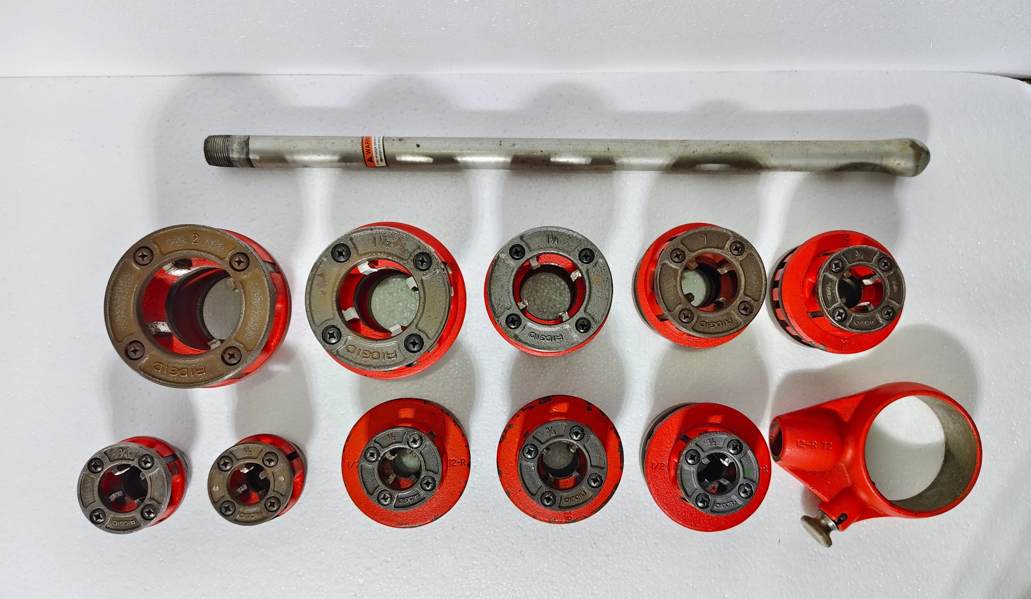 RIDGID Manual Ratchet Pipe Threader Set With Accessories As Shown