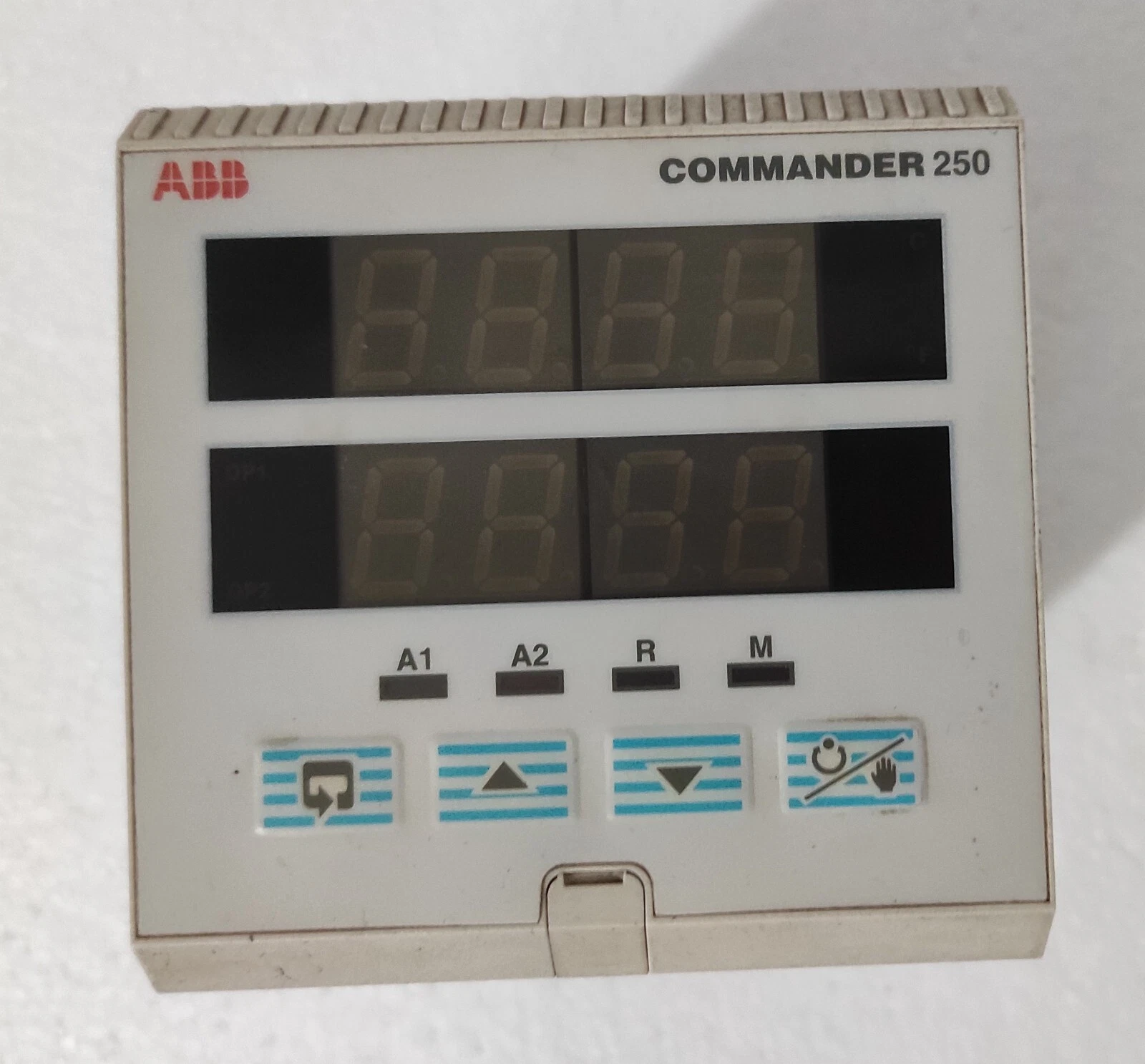 admin/uploads/uploads/abb_commander_250_con_c2_5.webp