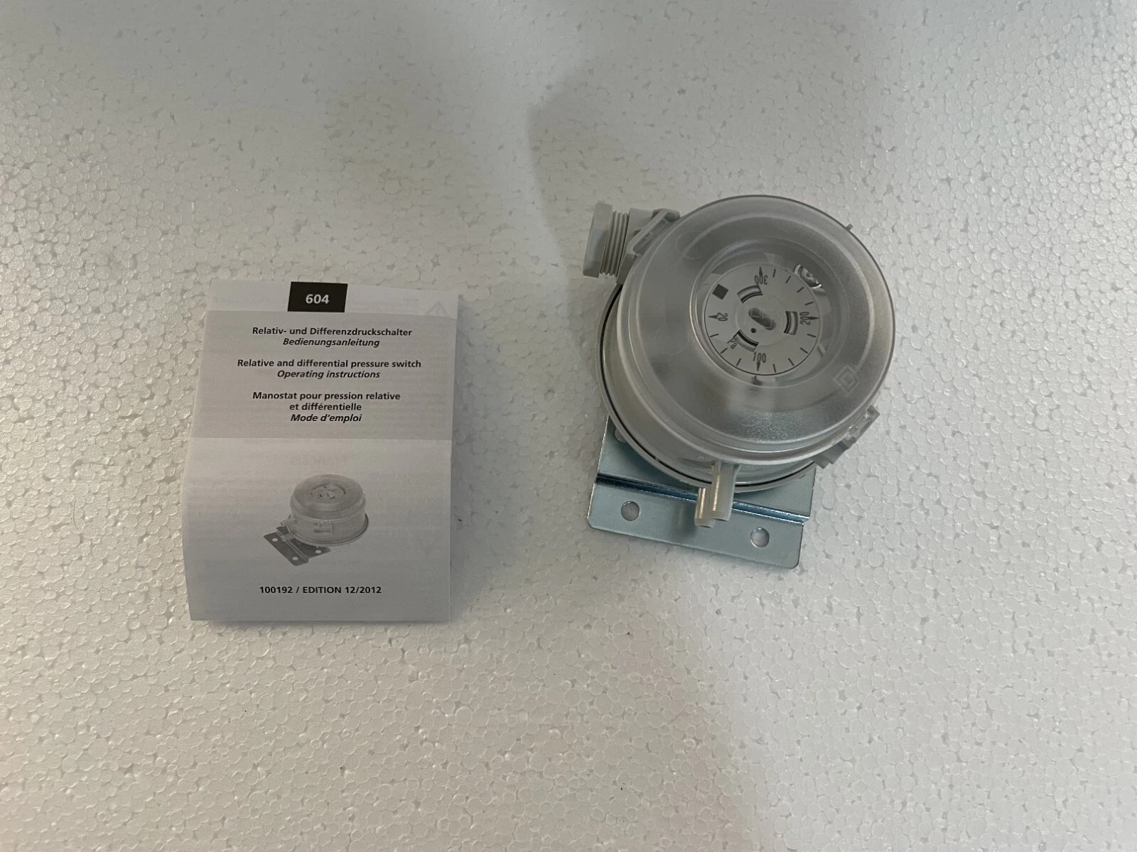 HUBA CONTROL Type 604 Differential Pressure Switch 604.9010020 20-300 Pa DTV200