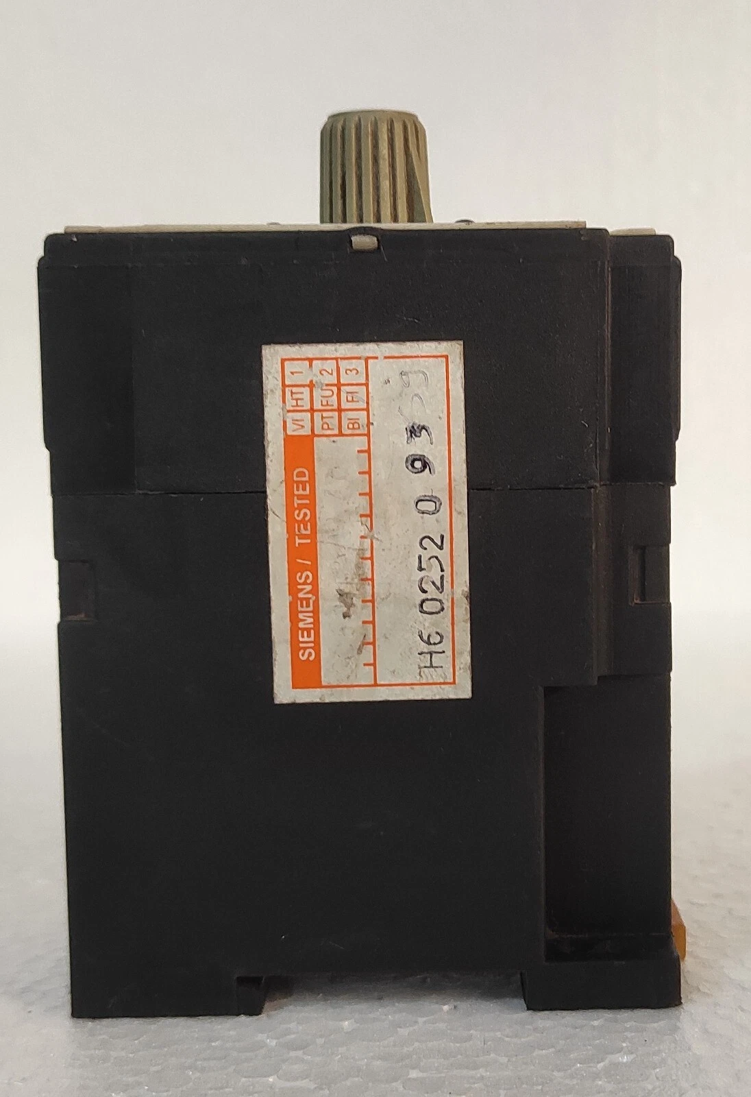 admin/uploads/uploads/siemens_7pu2240-1bg32-oz_eletimlot_1.webp