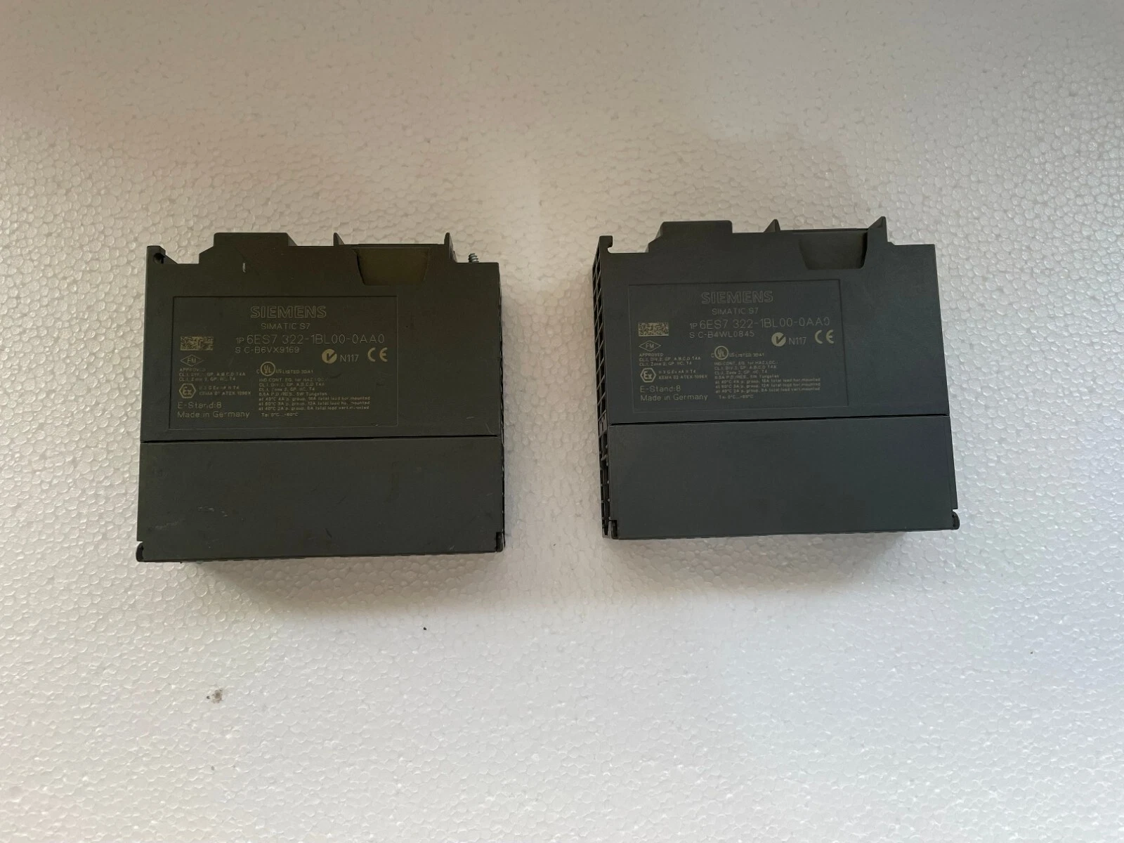 Siemens SIMATIC S7-300 / S7 300 Siemens 6ES7 322-1BL00-0A00 Output Module