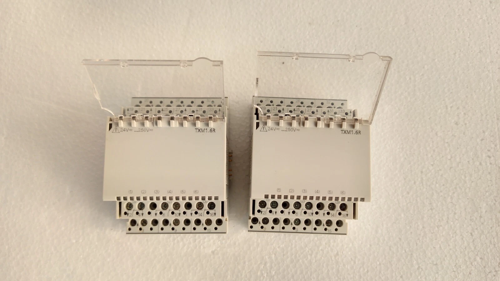 Siemens txm1.6r / TXM1.6R 6 Relay Output Module Lot of 2 Pcs